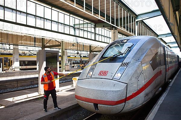 Service worker cleans windscreen of an Intercity Express, ICE