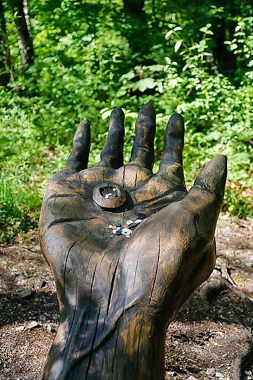 Pfullinger Sagenweg, hand with a Remmsele