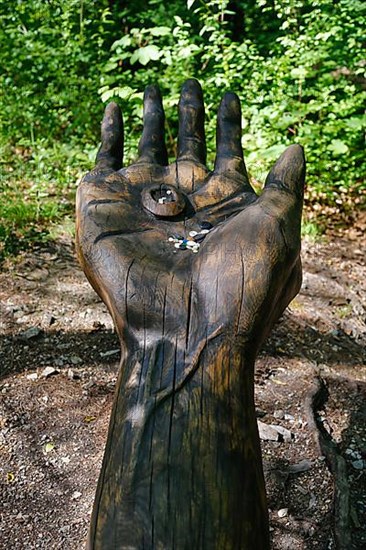 Pfullinger Sagenweg, hand with a Remmsele