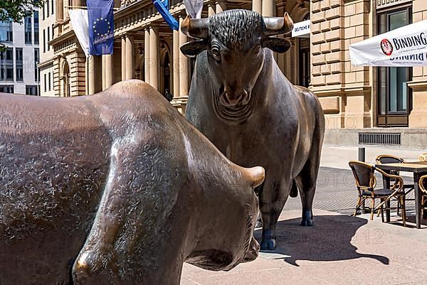 Bull and Bear on the Stock Exchange Square in front of the Frankfurt Stock Exchange, bronze sculptures by Reinhard Dachlauer