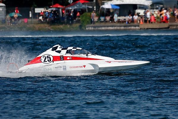 Hydroplane racing on the Saint Lawrence River, Valleyfield