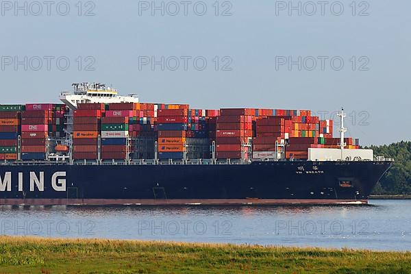 Container ship YM Wreath leaving the port of Hamburg on the Elbe, Wedel