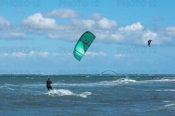 Kitesurfer, Fehmarnsund Bridge