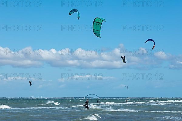 Kitesurfer jumps, Fehmarnsund Bridge