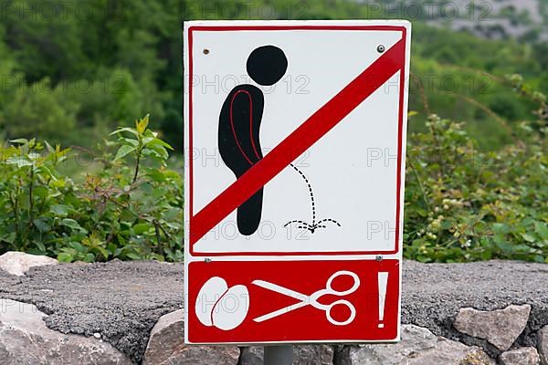 Urinating prohibited, Funny sign