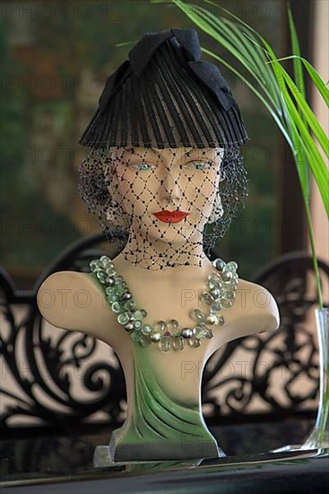 Bust of a mannequin with necklace from the 1920s, Bavaria