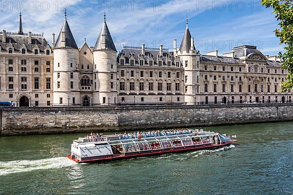 Conciergerie on the Ile de la Cite on the Seine with excursion boat, Paris