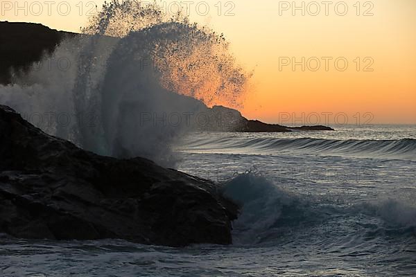 Puertito de Los Molinos, sunset waves