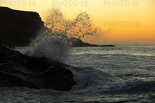 Puertito de Los Molinos, sunset waves