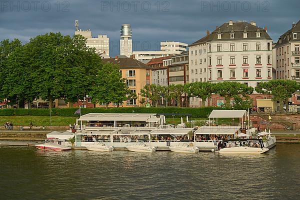 Freigut Frankfurt, boat