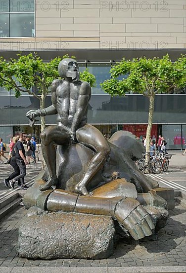 Sculpture David and Goliath by Richard Hess, Zeil