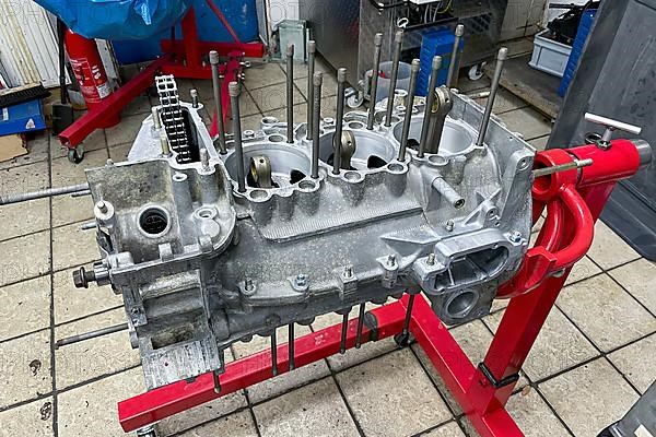 Engine block from Porsche 911 964 clean steam-blasted restored refurbished pre-assembled on rack mounting frame for assembly, Germany