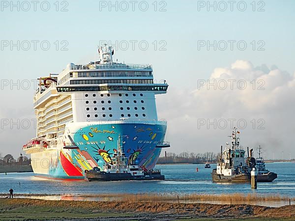 Cruise ship Norwegian Breakaway, new building