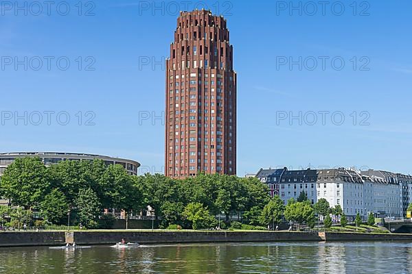 Main, MainPlaza residential building