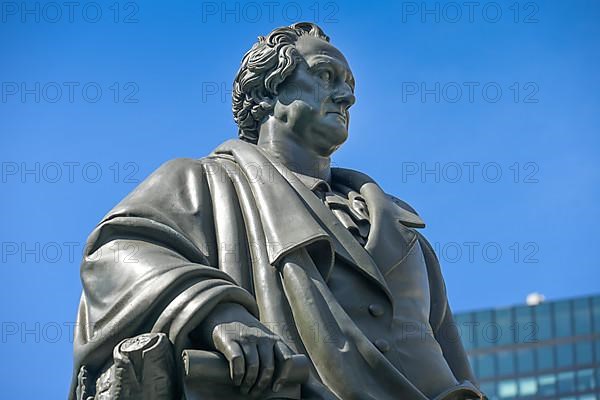 Goethe Monument, Goetheplatz