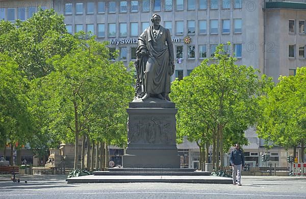 Goethe Monument, Goetheplatz