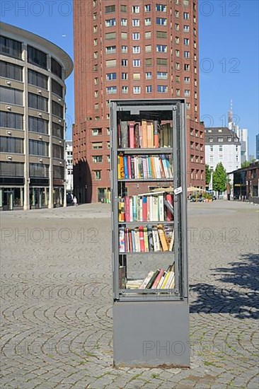 Open bookcase, Walther-von-Cronberg-Platz