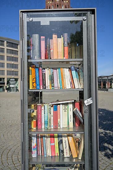 Open bookcase, Walther-von-Cronberg-Platz