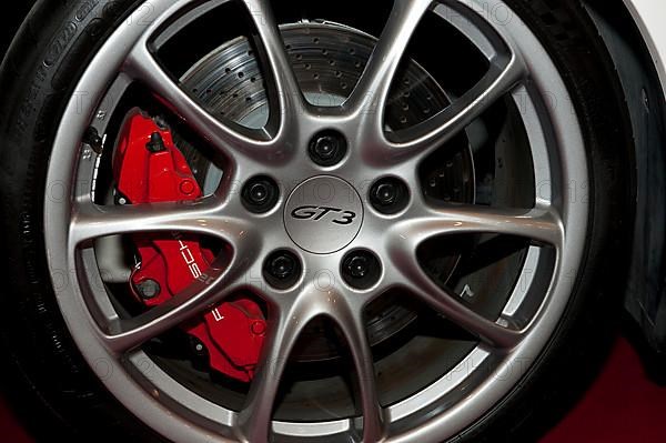 Sports rim Rim with lettering GT3 from Porsche 911 GT3, left behind red brake caliper