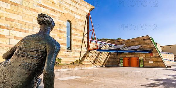 Sculpture by Henry Moore in front of the Staatsgalerie, art museum