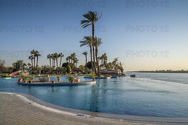 Infinity pool, Nile