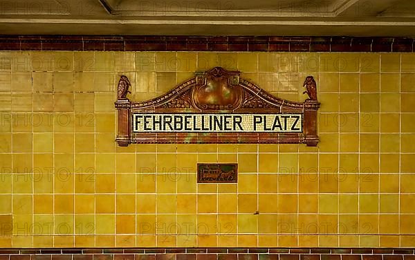 Yellow wall tiles, Fehrbelliner Platz underground station