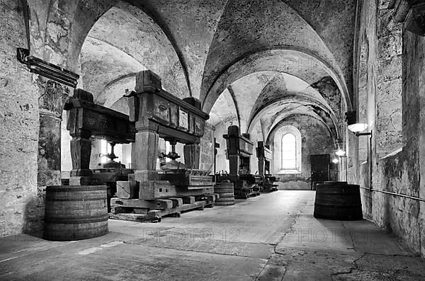 Lay refectory with historic wine presses, dining room of the lay brothers