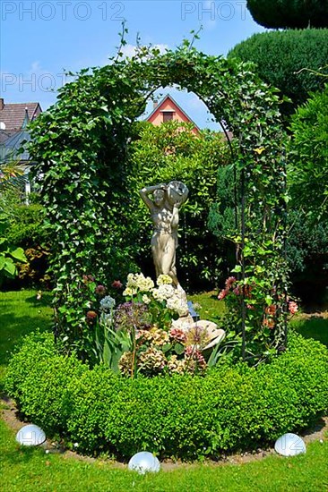 Garden figure : Woman figure in the garden by the ivy