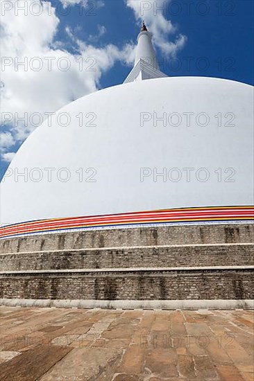Ruwanweliseya Dagoba. Anuradhapura