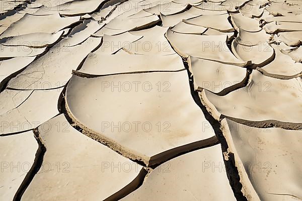 Dry river bed patterns