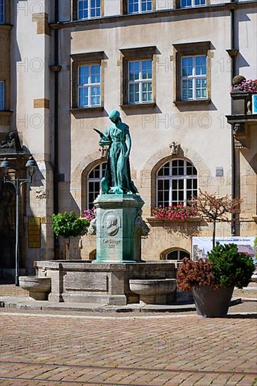 Mallet Fountain by Johannes Hartmann in front of the Doebeln Town Hall