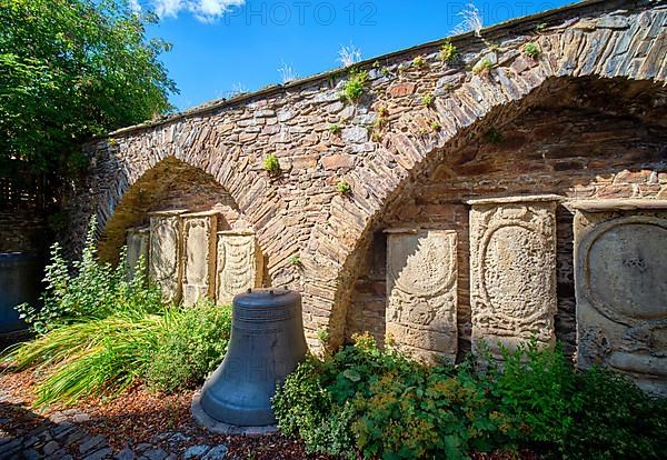 Remains of the town wall behind St. Nicholas Church with the gravestones of former pastors of the town of Doebeln