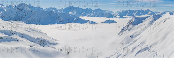 Panorama from the Zeigersattel to the cloudy Seealpsee