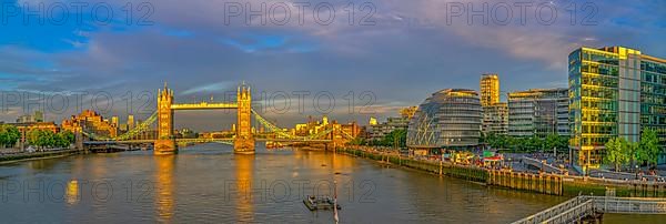 Towerbridge London City Hall Evening Mood Panorama London England