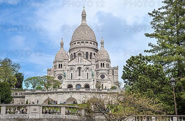 Sacre-Coeur de Montmartre under a blue sky in Paris