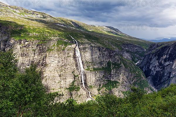 Mountain view of Aurstaupet waterfall