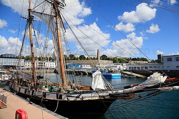 Sailing ship La Recouvrance