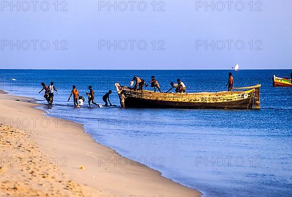 Fishermen landing after fishing at Dhanushkodi Danushkodi