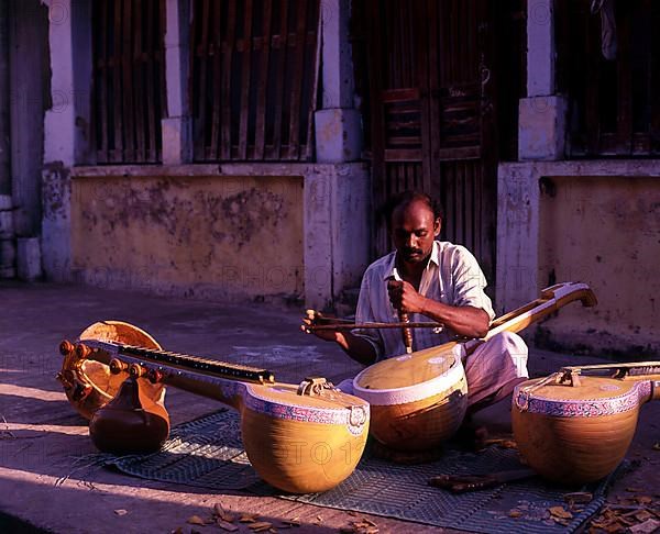 Veena Making in Thanjavur