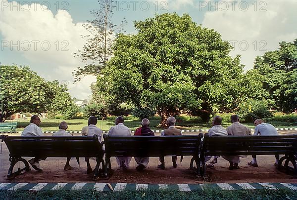 People sitting relaxed in Lal Bagh garden