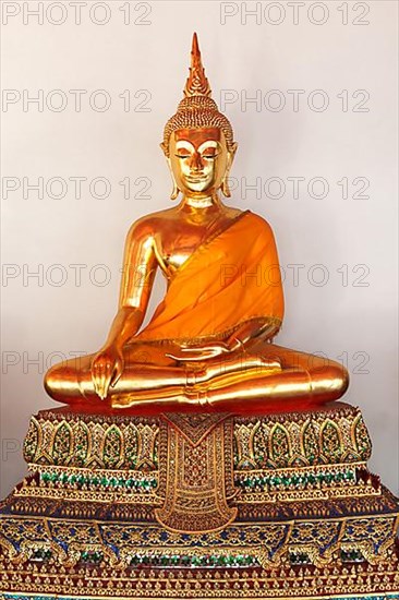 Sitting Buddha Gold Statue close up in Buddhist Temple. Wat Pho
