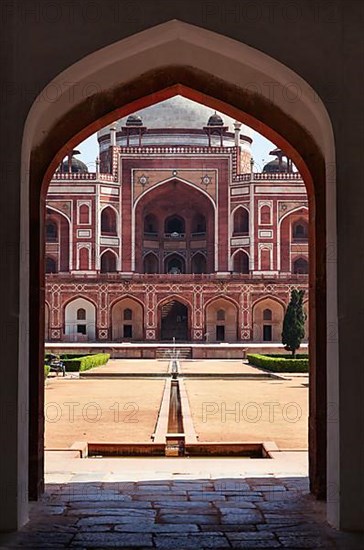 Humayun's Tomb. View through arch. Delhi