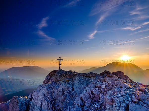 New summit cross of the Kleiner Watzmann at sunrise