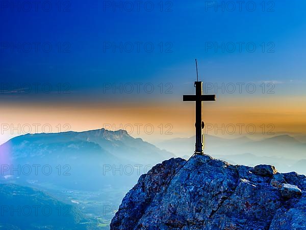 New summit cross of the Kleiner Watzmann in the morning light