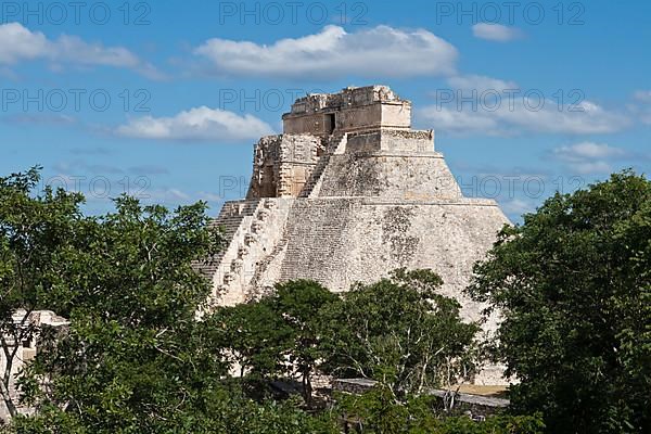 Anicent mayan pyramid