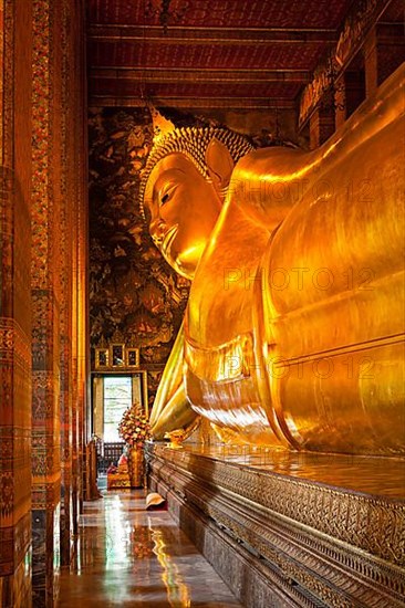 Reclining Buddha gold statue. Wat Pho