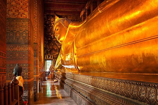 Reclining Buddha gold statue. Wat Pho