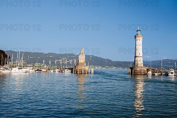 New Lindau lighthouse and Bavarian lion at the harbour entrance