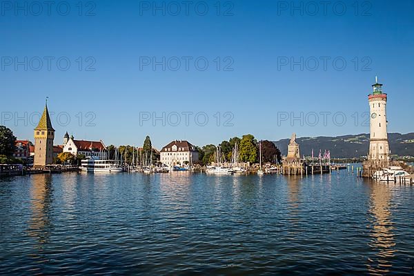 New Lindau lighthouse and Bavarian lion at the harbour entrance