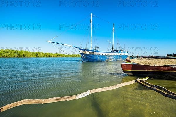 Dhow on the way to the port of Morondava